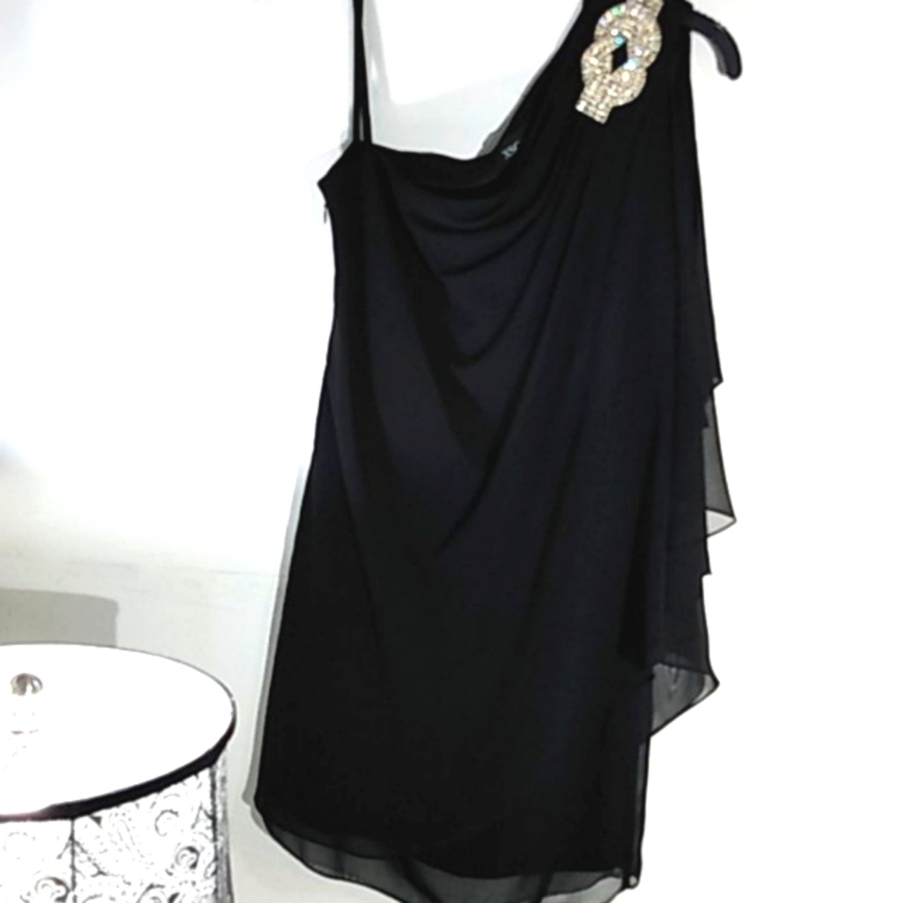 XSCAPE NWT BLACK ONE-SHOULDER RHINESTONE FLUTTER HEM MINI DRESS SIZE 6